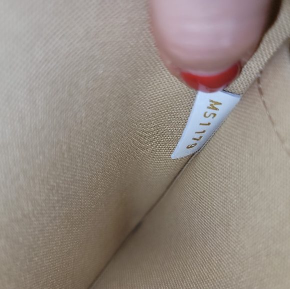 Louis Vuitton Giant White Black Wristlet Pouch from Neverfull MM Giant Khaki Bag - Picture 9 of 17